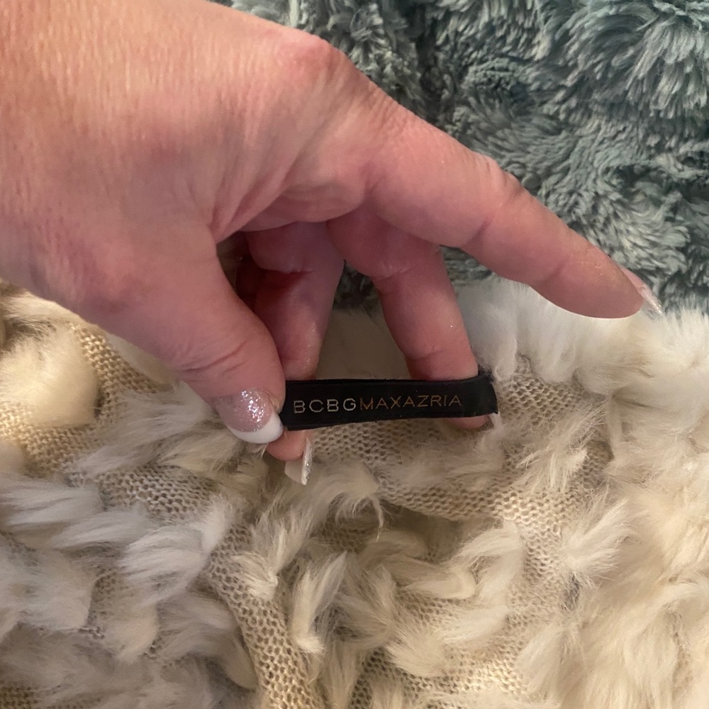 BCBG Real Rabbit fur shall - Picture 2 of 4